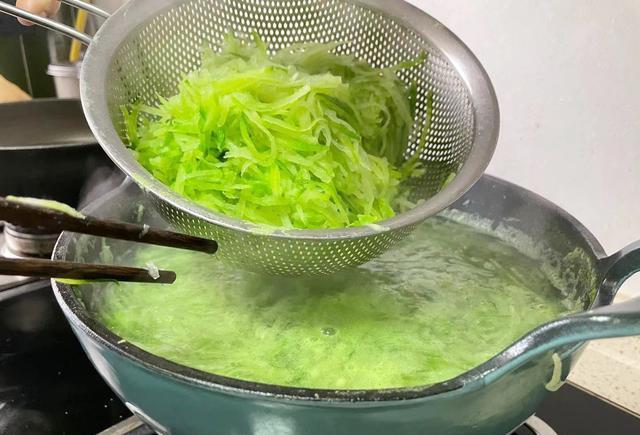 大剩 年夜菜提前练：脆炸萝卜丸子，素丸子酥脆不回软窍门，各个脆掉渣