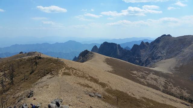 『秦岭』走入秦岭：山里山外两重天，有雪有花别样春