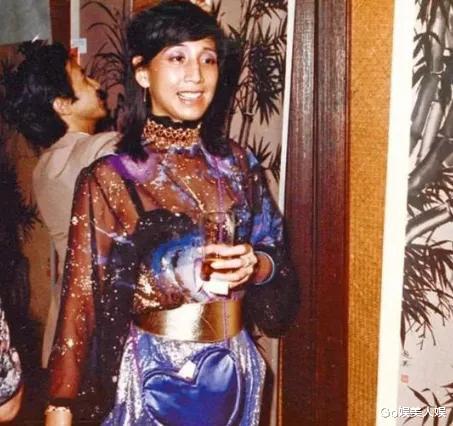 『赌王』赌王悲凉的大房一脉：有人死，有人疯，剩下两个为夺家产姐妹决裂