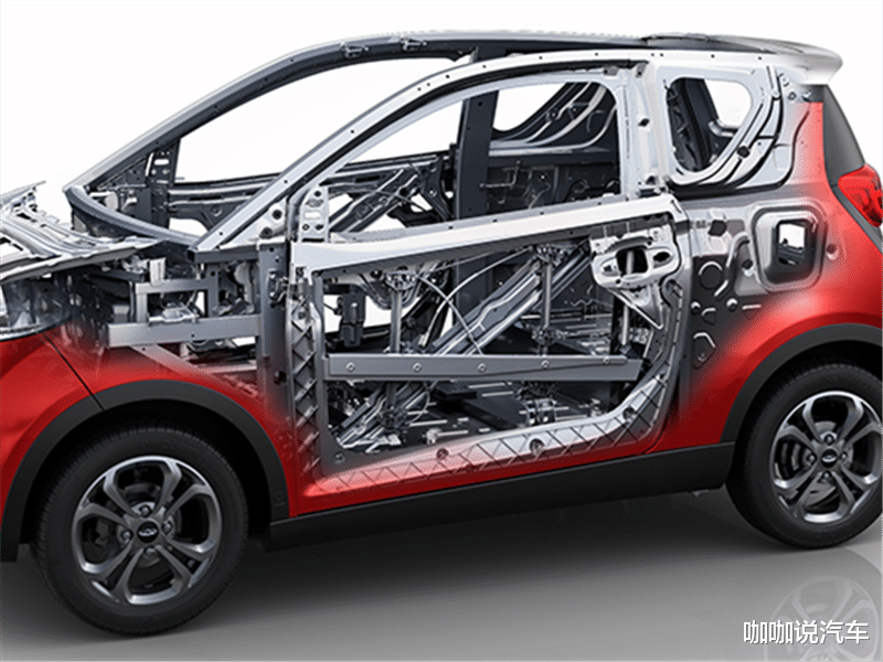 #本田飞度#飞度被奇瑞小蚂蚁追尾，两车受损天差地别，网友：真不愧是纸糊车！