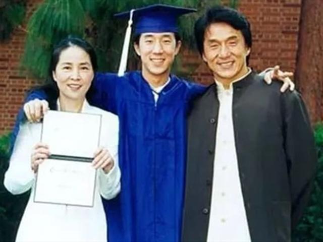 冯小刚|生子前一天和成龙领证,婚后分居18年,林凤娇没你想得那么简单