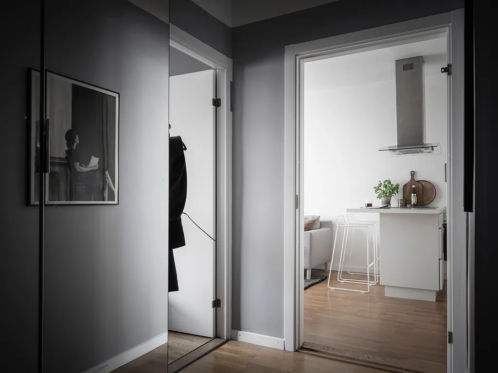 []公寓家具：49㎡小公寓卧室全刷黑，还有令人羡慕的阳台和衣帽间！