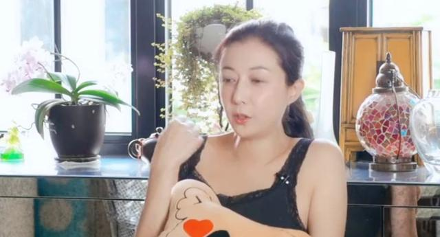 吴绮莉|父女相认,成龙花四千万安顿女儿,大骂前女友吴绮莉是败类?多积口德