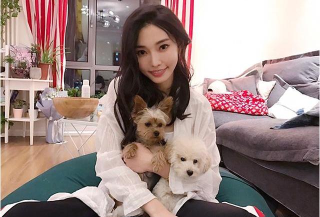 「」参观童菲住的豪宅，出名之后依旧很低调，住的房子跟普通人差不多