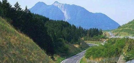 5a级景区|中国“最长”的高速，全长1800多公里，沿途风景比5A级景区还美