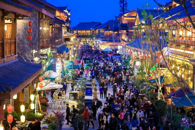 昆明这个滇池边的楼盘一年卖了100亿？堪称“神盘”