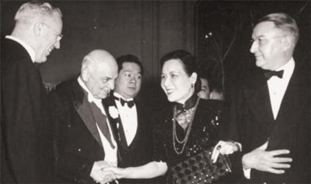 宋美龄|宋美龄前往美国求援助，是靠什么争取到美援的？