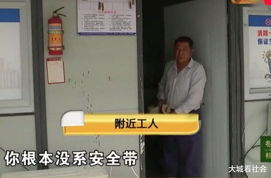 ▲每年花700多元买保险,在安装空调时摔伤,保险却不给理赔