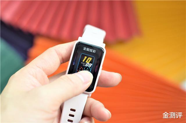 高通骁龙|荣耀手表ES实际体验如何：1.64英寸大屏，丰富健康监控管理