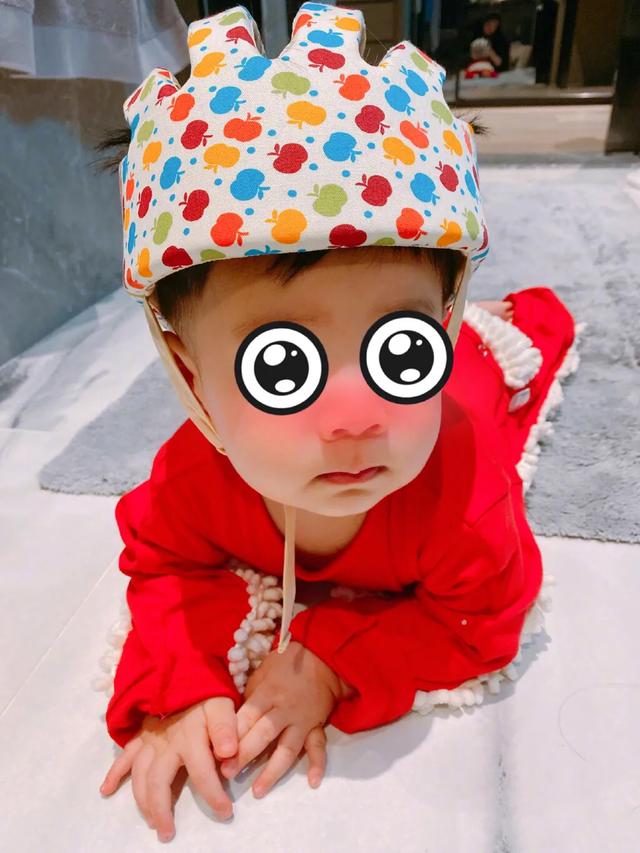 『安以轩』安以轩给儿子穿“拖地装”学爬软萌可爱，老公出镜方式总裁范十足