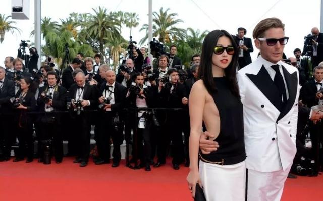 【朱珠】全球最美面孔朱珠: 甩法拉利副总裁, 拿下\黑道太子\她凭什么这么牛