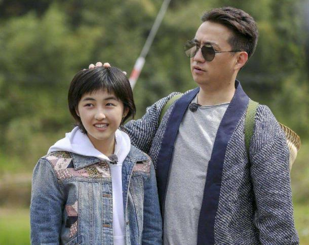 海清■《向往的生活》首次行李最少的嘉宾，背着一个书包就来了，真潇洒