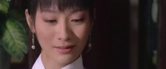 甄嬛@安陵容送给甄嬛的浮光锦后，为何被转赠给浣碧，原因不简单呐！