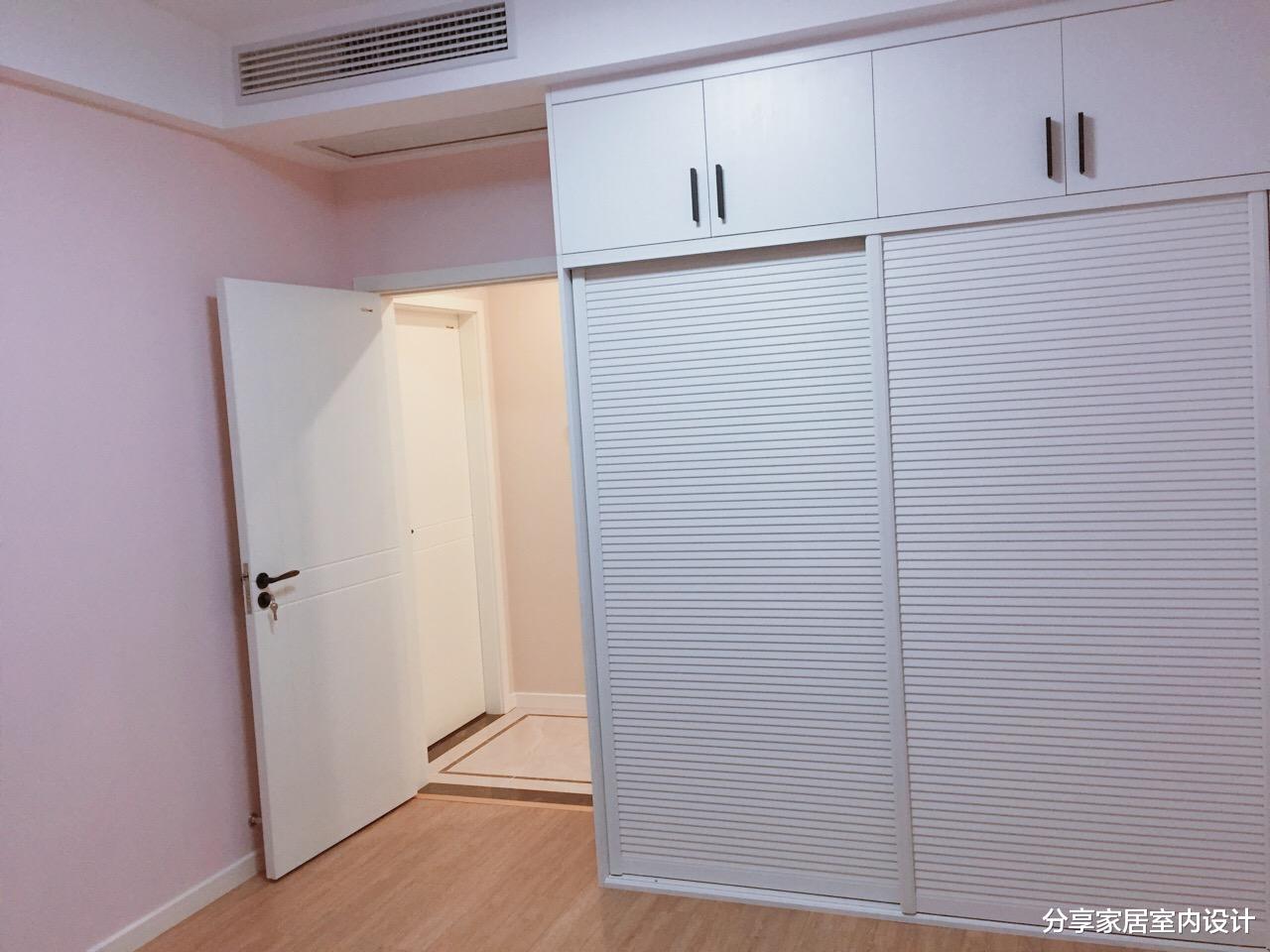 电视背景墙:第一次见她家新房,漂亮极了,进屋就被鞋柜迷住,特别满意!晒晒