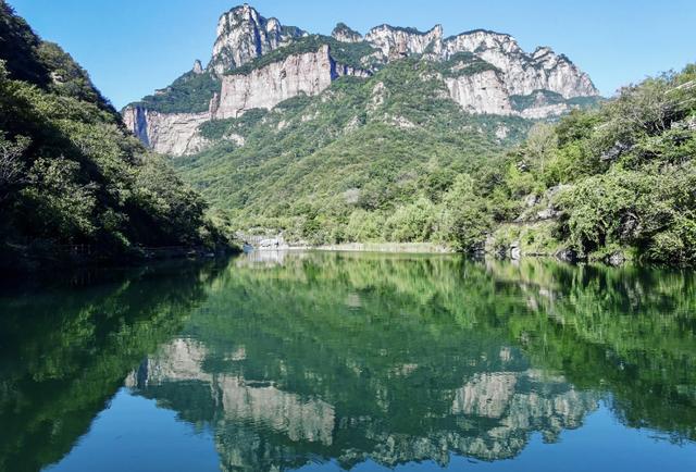 周边游|一处从天而降的瀑布,还有猕猴到处乱窜,让你明白河南到底有多美