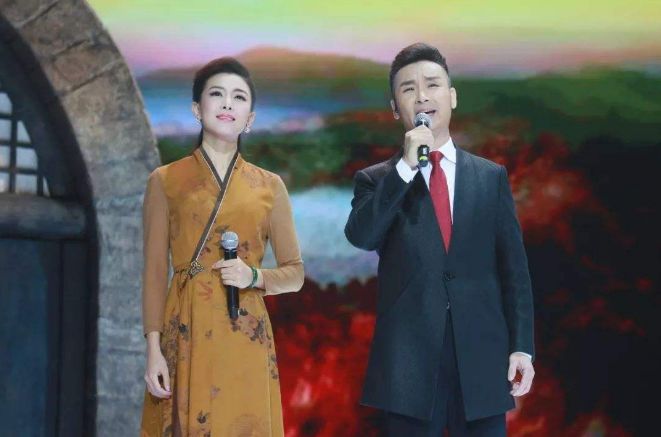 刘和刚|世界小姐亚军战扬,比丈夫刘和刚小十岁,如今一家四口十分幸福