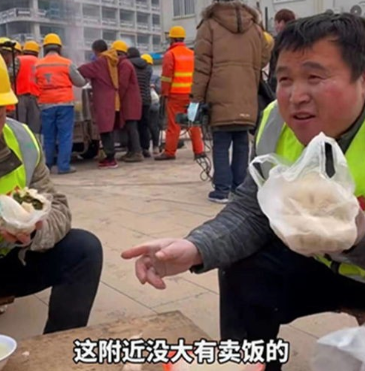 吴法复制说社会 8元水饺随便吃,受到农民工的热烈欢迎!大家怎么看呢?