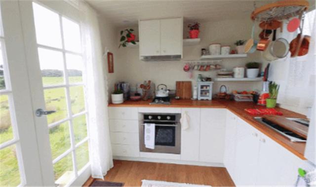 |18㎡能住人？国外53岁阿姨却把它改成4室2厅，温馨又舒适