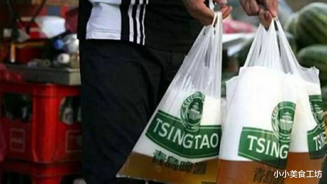 青岛市▲买啤酒时，无论什么牌子，认准酒瓶上这2点，全是好啤酒
