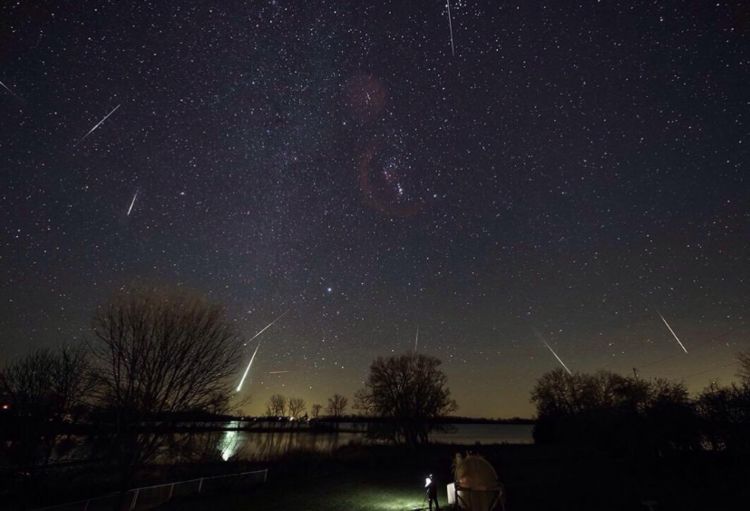 『流星』流星到底有多脏？知道成分后，才明白对着流星许愿有多傻