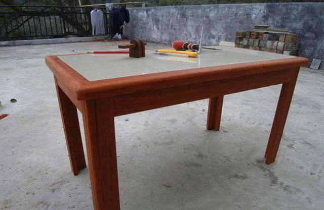 退休木匠亲手用木板做了个茶几，竟有人叫价2000块钱想买