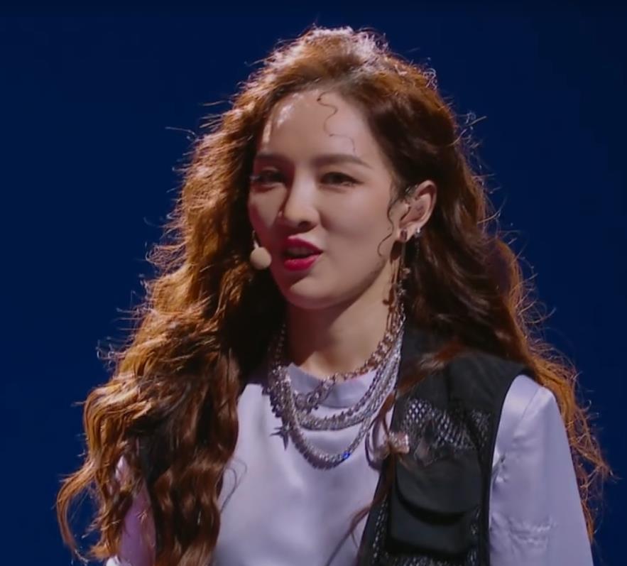 张含韵|孟佳凭什么击败张含韵？从一个细节足以看出，不敢选蓝盈莹硬碰硬