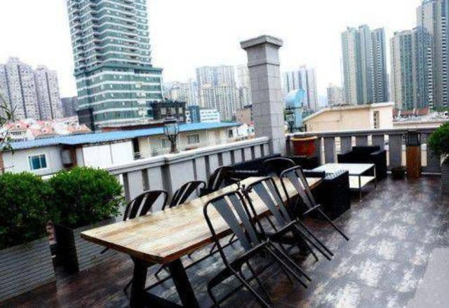 |参观郭敬明在上海的豪宅，住着百年欧式古堡，院子里还有圣母雕像