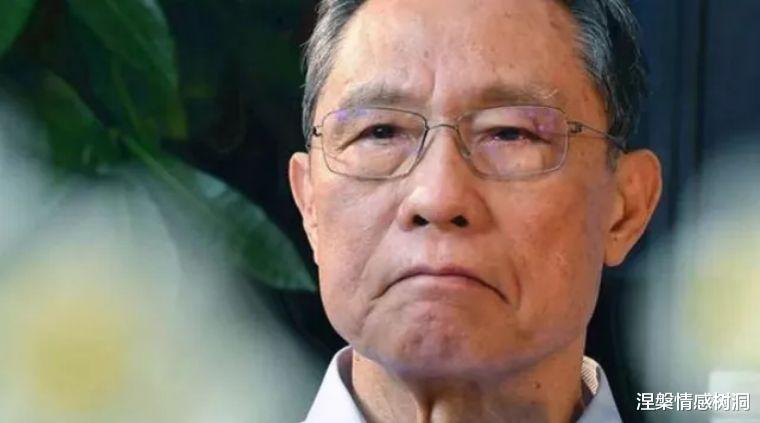 「美国」先是质疑钟南山，现在又呼吁美国抢华人口罩，方舟子是不是疯了？