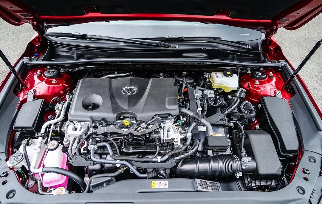 亚洲龙■别克君越对比亚洲龙：年近三十，选择B级车不应只要求低油耗