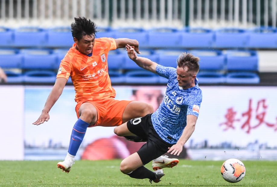 山东鲁能|这就是李霄鹏的底气，鲁能替补12人阵容豪华，球迷：妥妥一套首发