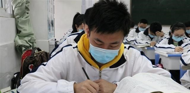 「」距离高考仅剩两个月的时间,现在还有必要刷题吗?听听学长的建议