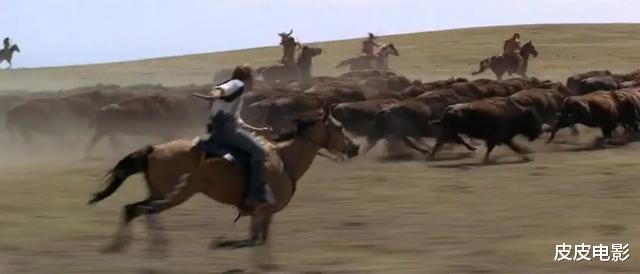 「与狼共舞」片长4小时，票房破20亿！上映时影院爆满，有人宁可站着也要看完