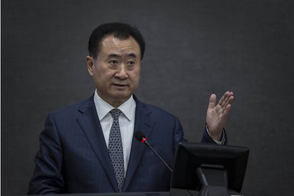 巴菲特|昔日的首富“归来”？8000亿债务也压不倒，今年财富再增216亿！