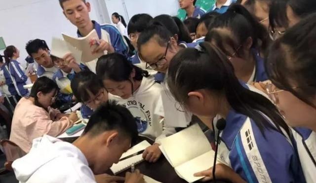 学霸|你见过哪些超牛的学霸？网友：学习是讲天赋的，再努力也没用