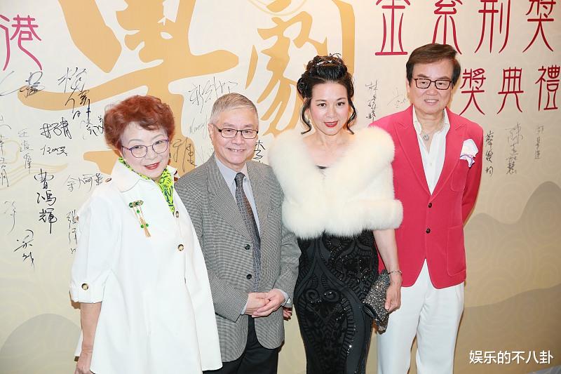 郑文雅|1988年,郑文雅爆出厕所照伤心退圈,如今60岁还在为国争光