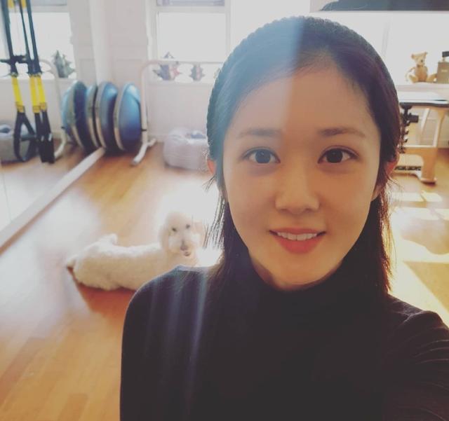 [娱乐圈]娱乐圈\永久封杀\的4位女星，前三位自作自受，唯独她令人同情
