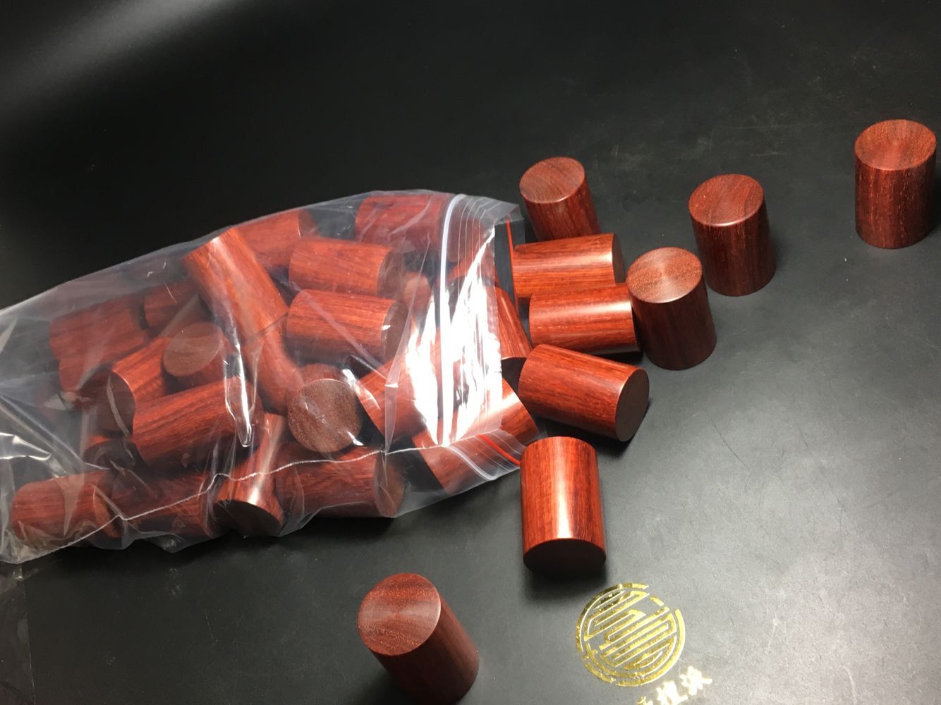 文玩|用小叶紫檀做画轴，你见过吗？