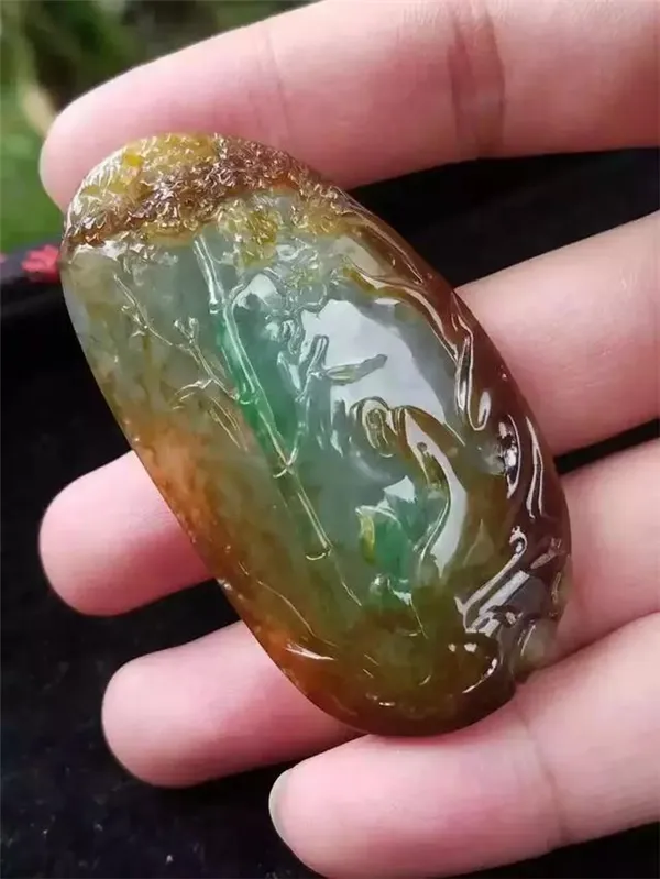 翡翠|看了这些设计才知道为什么这个场口的翡翠原石是玉雕师的挚爱！