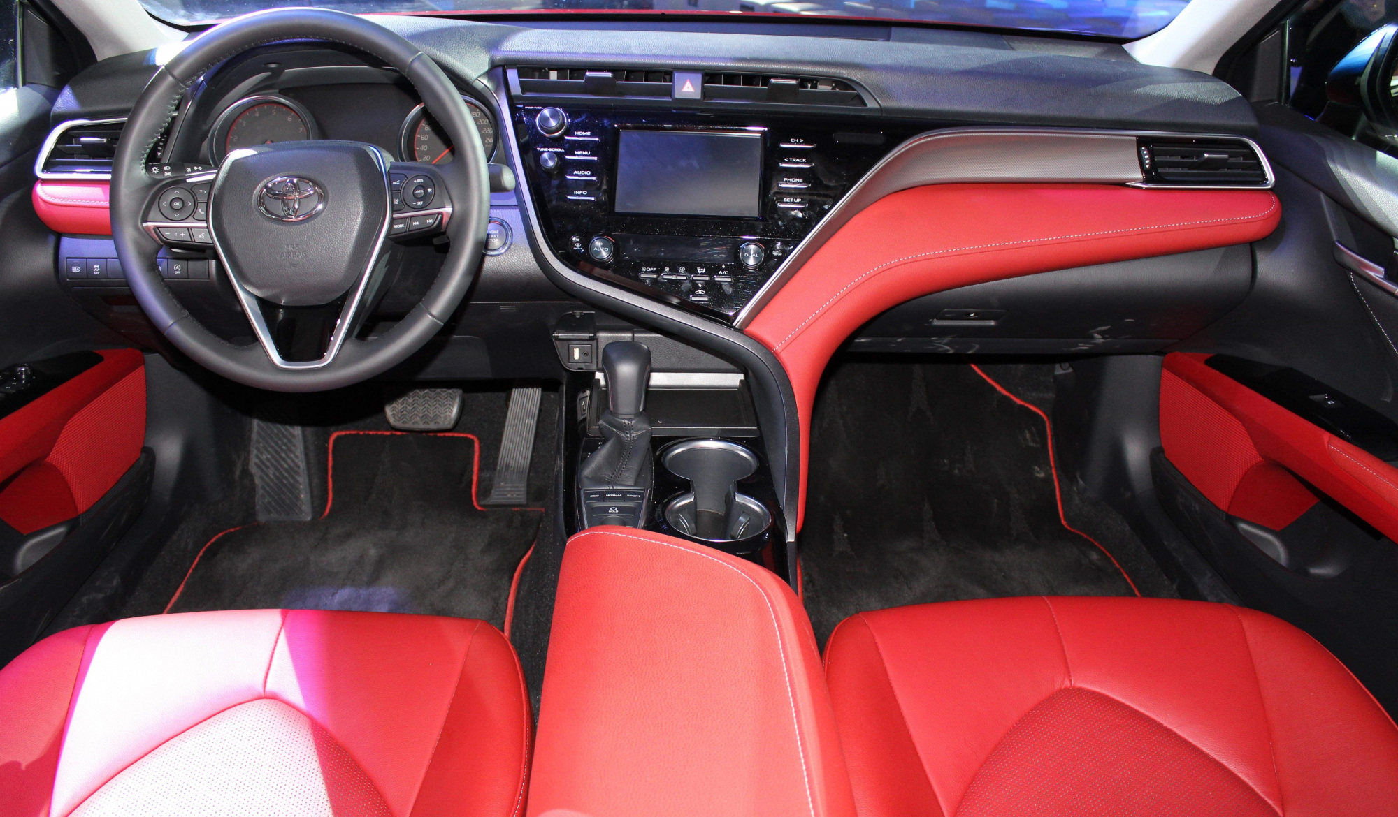 #燃油车#又一得力“干将”，月销量过万台，比雅阁帅气，178马力油耗4.1l