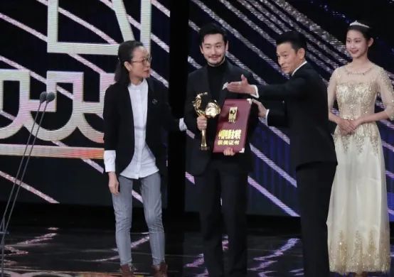 黄晓明|质疑声再多，也挡不住黄晓明的光芒，金鸡影帝实至名归！