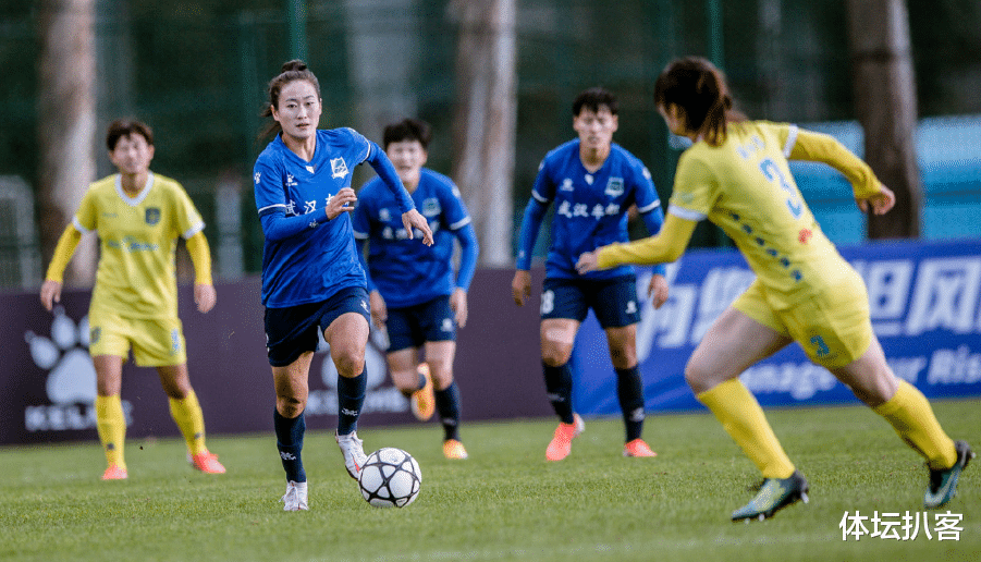 |27分钟连丢3球！女足领头羊创耻辱纪录，队长开吼，当红国脚失点