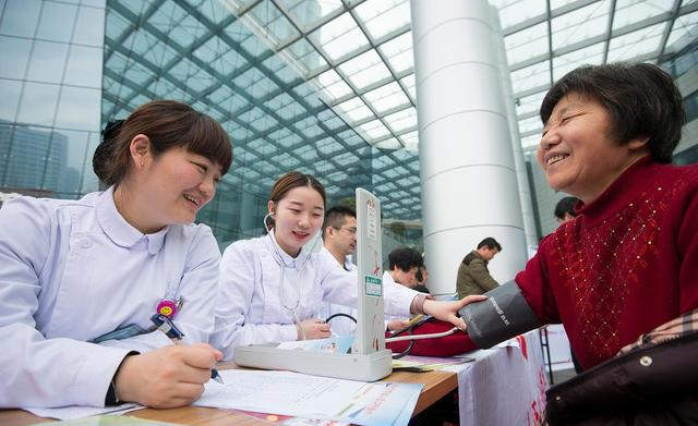 芹菜|稳定血压的“冠军”已揭晓,并非芹菜,每天喝点,血压或不升反降