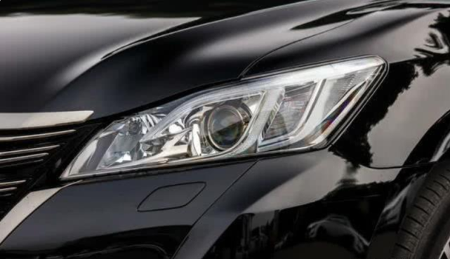 丰田皇冠：曾经卖60万，是小老板标配！如今跌破22万，5米豪华卖不动