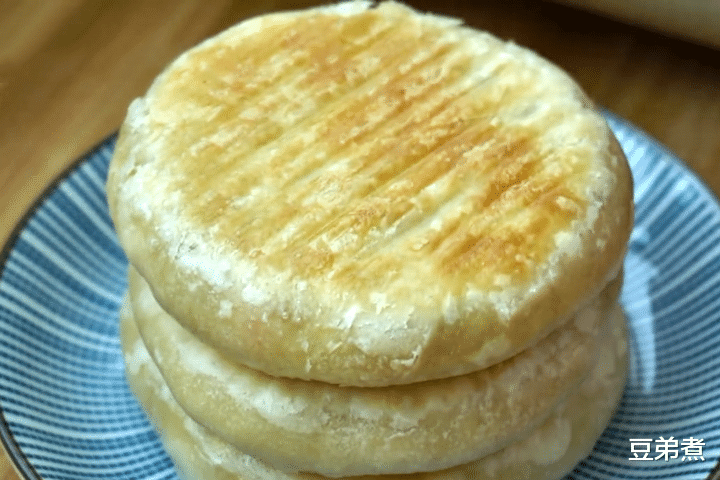 #包子#立夏后，教你做包菜馅饼，做法简单，外酥里鲜，比包子饺子还好吃