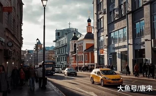 「星巴克」“我在星巴克坐了三个月”：那些假装上班的被裁中年人