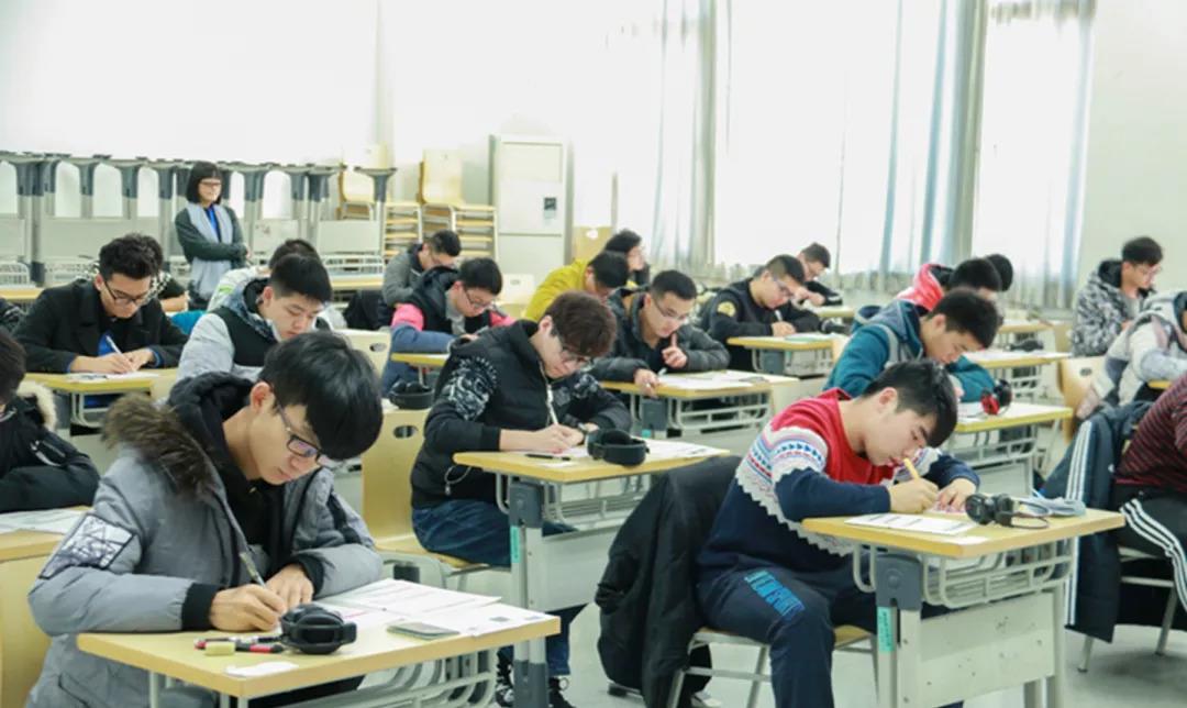 「英语四六级」大学没有考到这3个证书,只能说你没有认真读书,还可能影响毕业