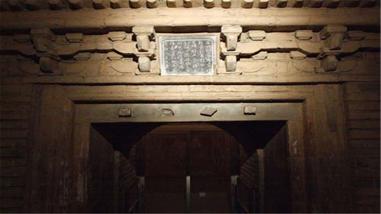 古人智慧@最“敬业”的盗墓贼，在古墓上建房子，一挖就是20年，盗走珍宝