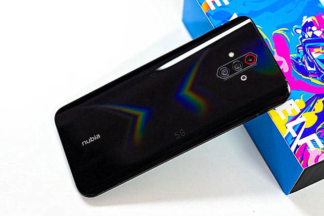 [努比亚play]努比亚Play上手一天使用体验：颠覆以往认知，或打破市场格局！