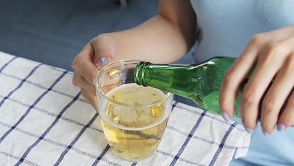 肝脏|一天喝多少酒，是肝脏能承受的极限？医生说出确切数字，别多喝