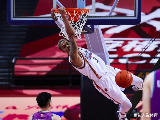 中国篮球|中国篮球尴尬了！超级外援轰74分后疯狂炫耀：一天连发21条推特